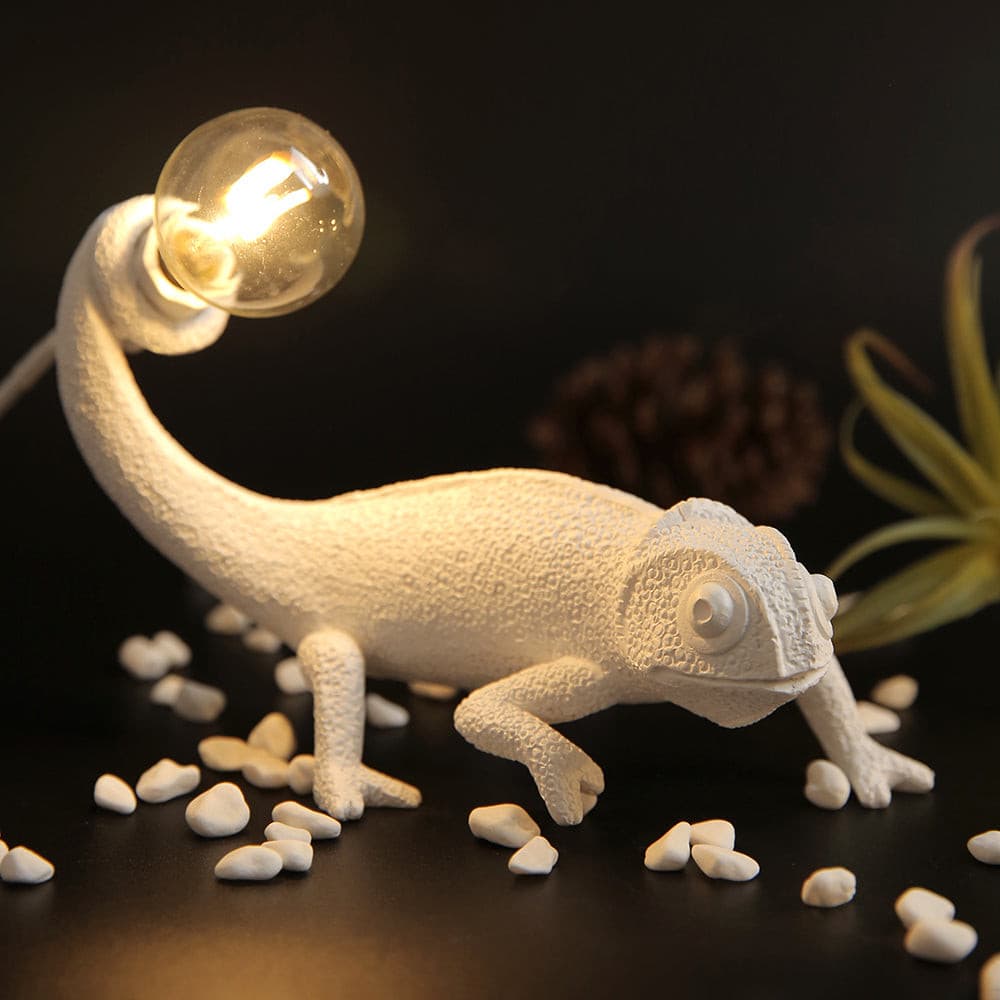 Skorter | CamouGlow – Resin Table Lamp with Charming Chameleon Detail
