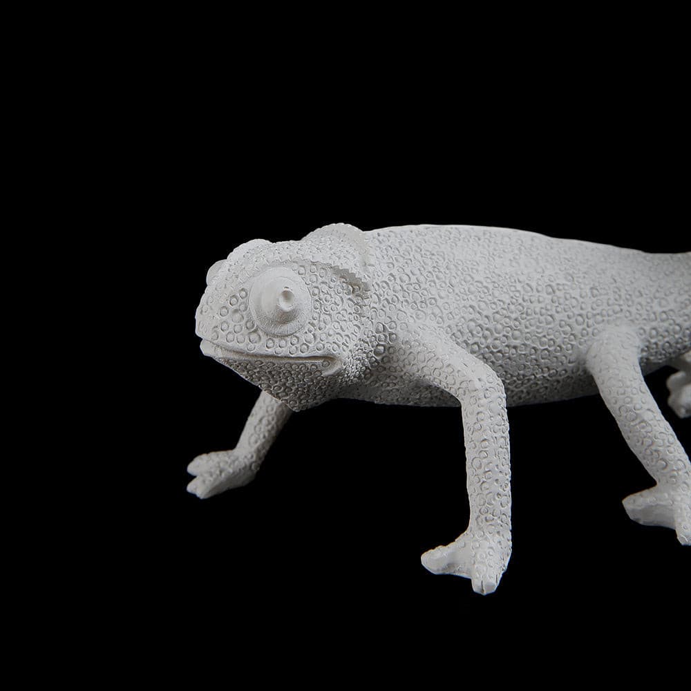 Skorter | CamouGlow – Resin Table Lamp with Charming Chameleon Detail