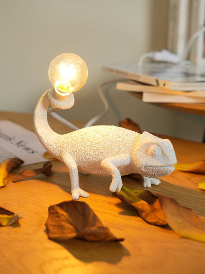 Skorter | CamouGlow – Resin Table Lamp with Charming Chameleon Detail