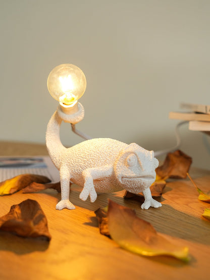 Skorter | CamouGlow – Resin Table Lamp with Charming Chameleon Detail