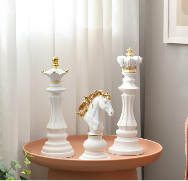 Skorter | Black and Gold Decorative Chess Pieces Set