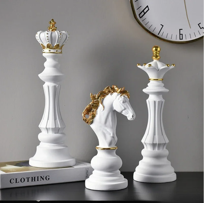 Skorter | Black and Gold Decorative Chess Pieces Set