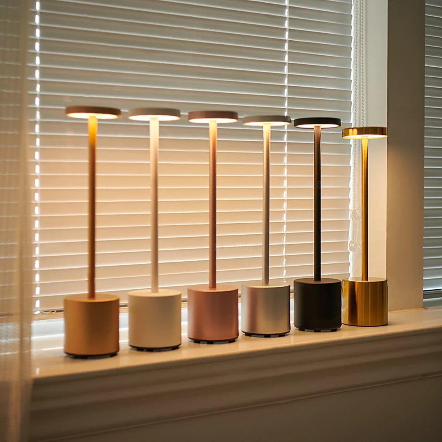 Skorter | BrightTouch - LED table lamp with intuitive touch sensor