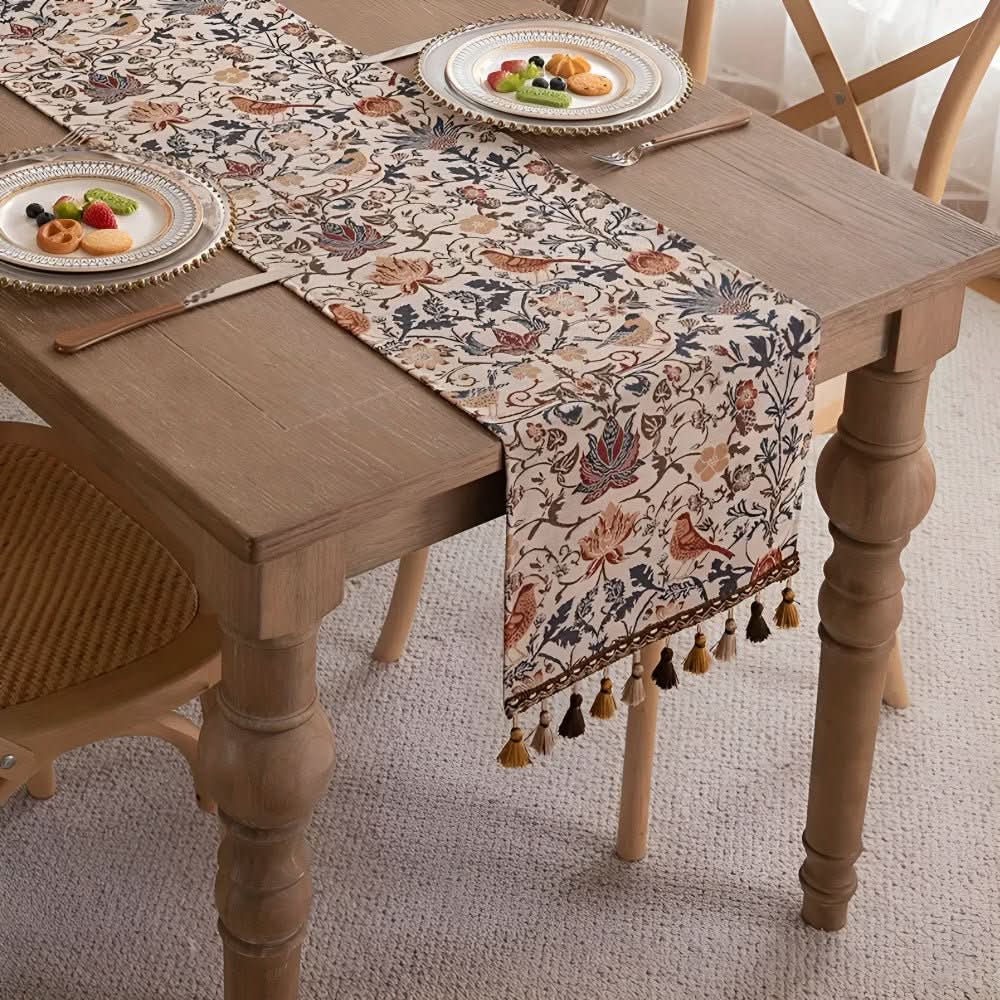 Skorter | Elegant table runner with flower and bird design