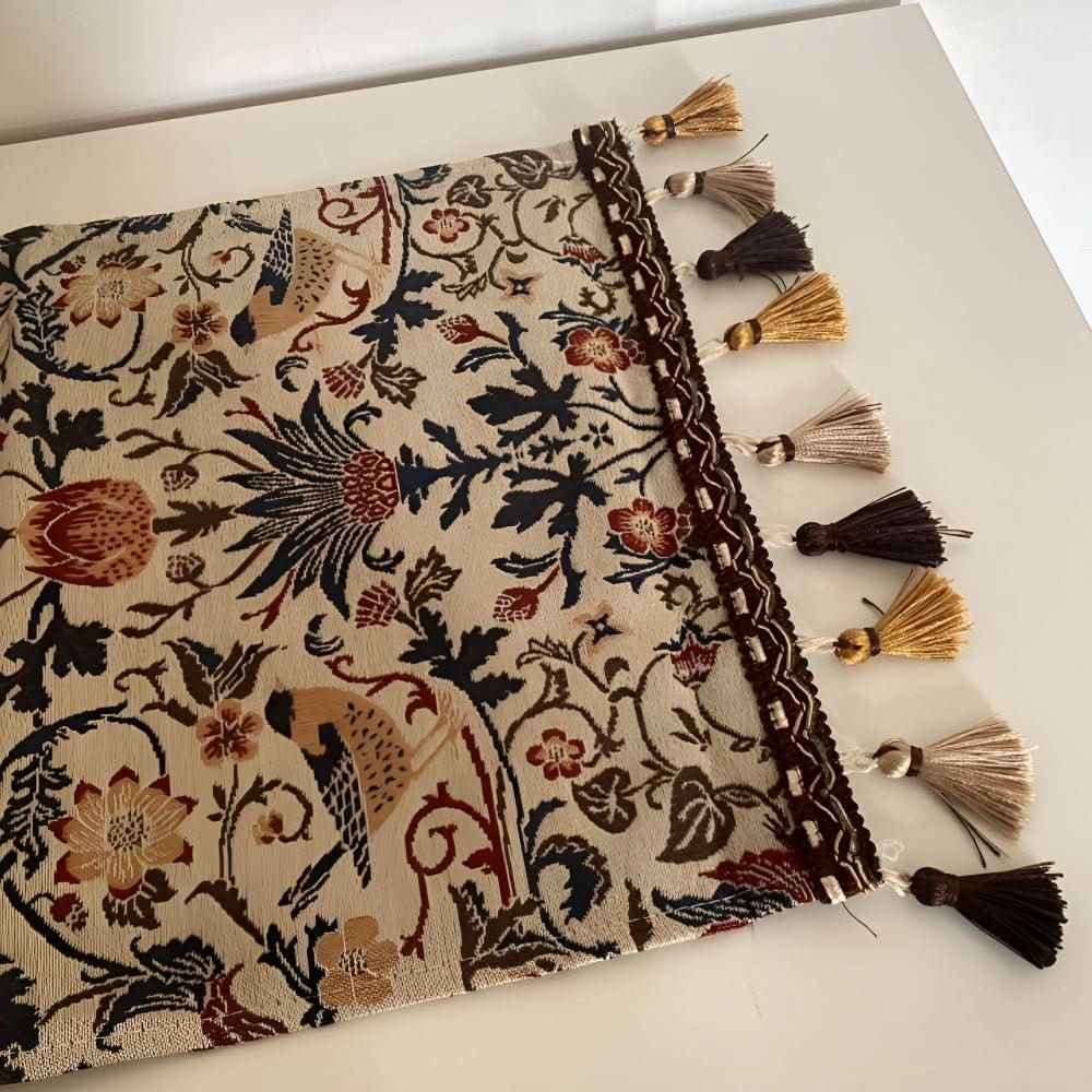 Skorter | Elegant table runner with flower and bird design