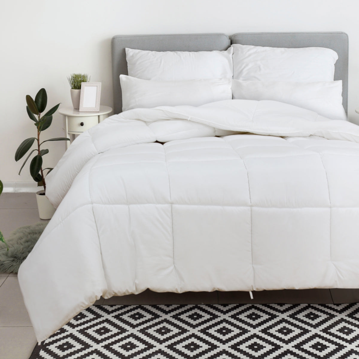 Skorter | Royale All Season Down Alternative Bedding Light Quilted Comfort Blanket with Corner Tabs