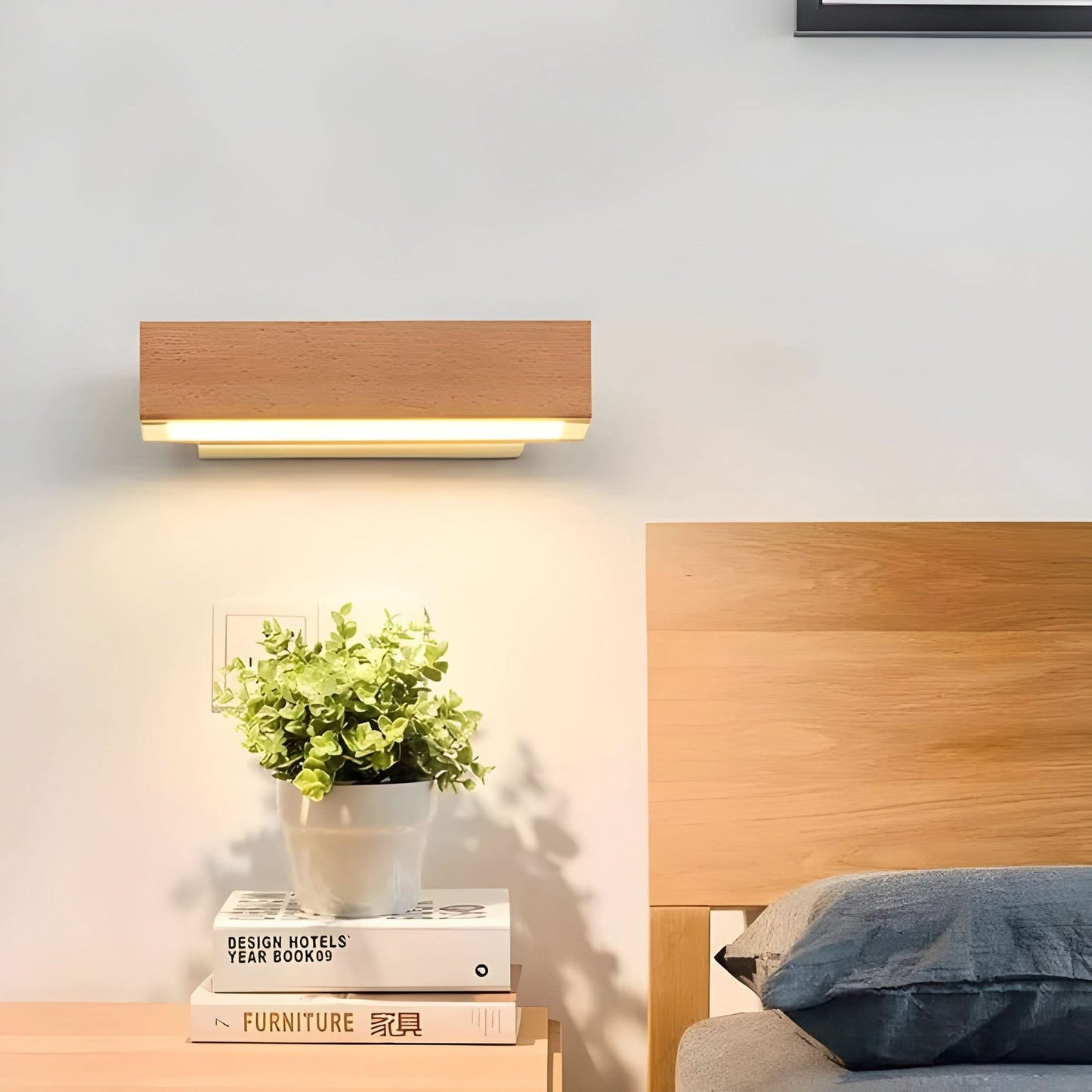 Skorter | Minimalist Wooden LED Wall Lamp with Adjustable Arm