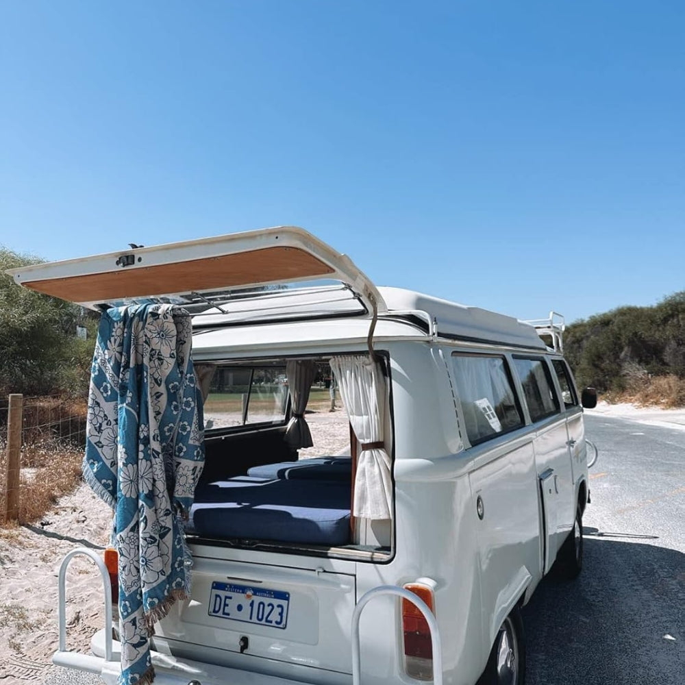 Skorter | Blue Daisy Bloom Boho Travel Outdoor Blanket