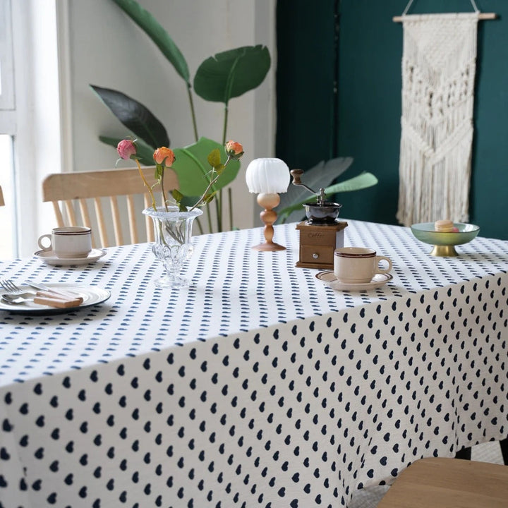 Skorter | Dotted Heart Table Cloth