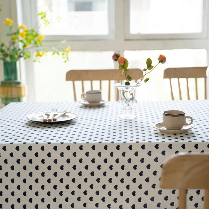 Skorter | Dotted Heart Table Cloth
