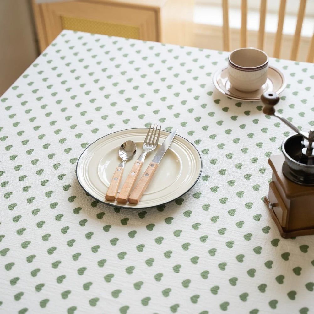 Skorter | Dotted Heart Table Cloth