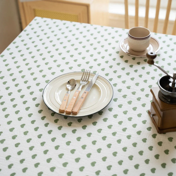 Skorter | Dotted Heart Table Cloth
