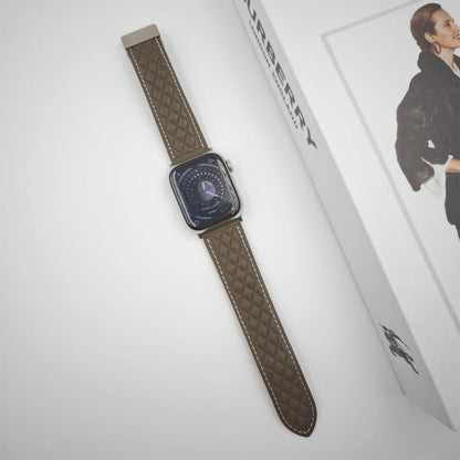 Skorter | For Apple Watch SE 2023 44mm diamond pattern magnetic clasp leather watch band (Brown)