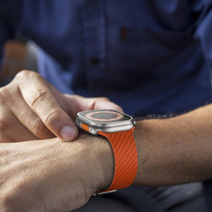 Skorter | For Apple Watch SE 2023 44mm Carbon Fiber Magnetic Silver Buckle Band (Orange Grass)