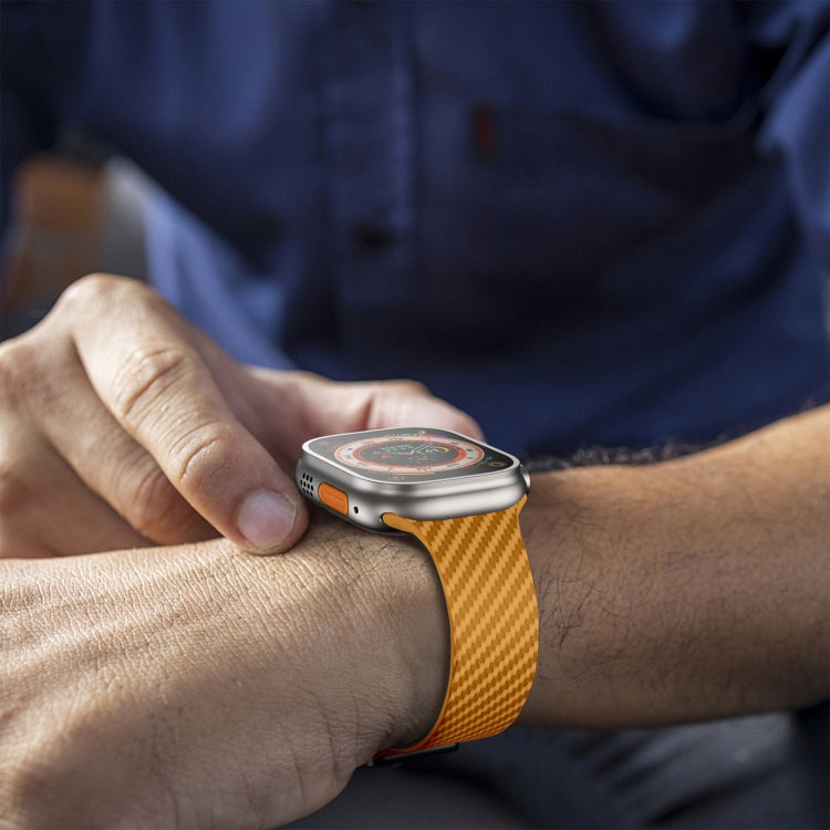 Skorter | For Apple Watch 42mm Carbon Fiber Magnetic Black Buckle Watchband (Light Brown Black)