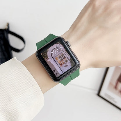 Skorter | For Apple Watch SE 2023 44 mm Magnetic Square Buckle Silicone Watch Band (Pine Green)