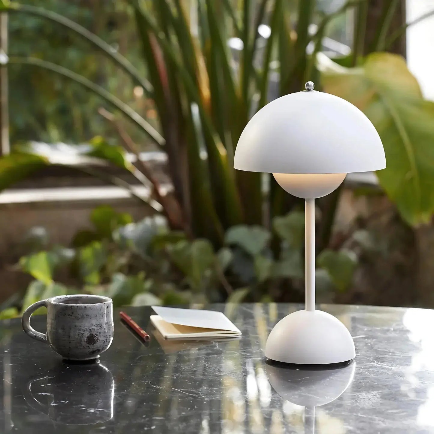 Skorter | FrostLight - Modern Table Lamp