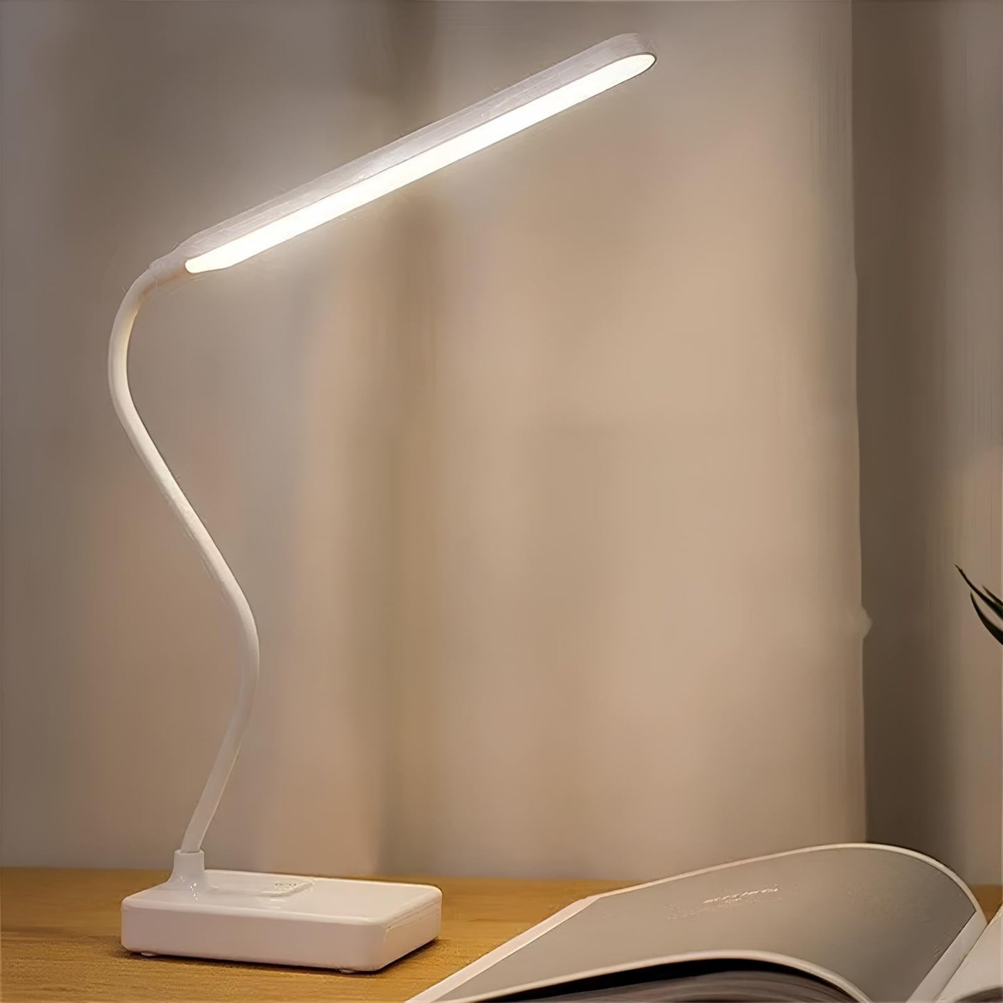 Skorter | LumoFlex Adjustable Desk Lamp – Rechargeable or Plug-In with Flexible Neck & Dimmable Light