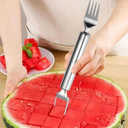 Skorter | 2-in-1 fruit cutter with integrated fork for fresh snacks