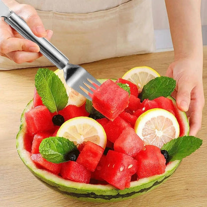 Skorter | 2-in-1 fruit cutter with integrated fork for fresh snacks