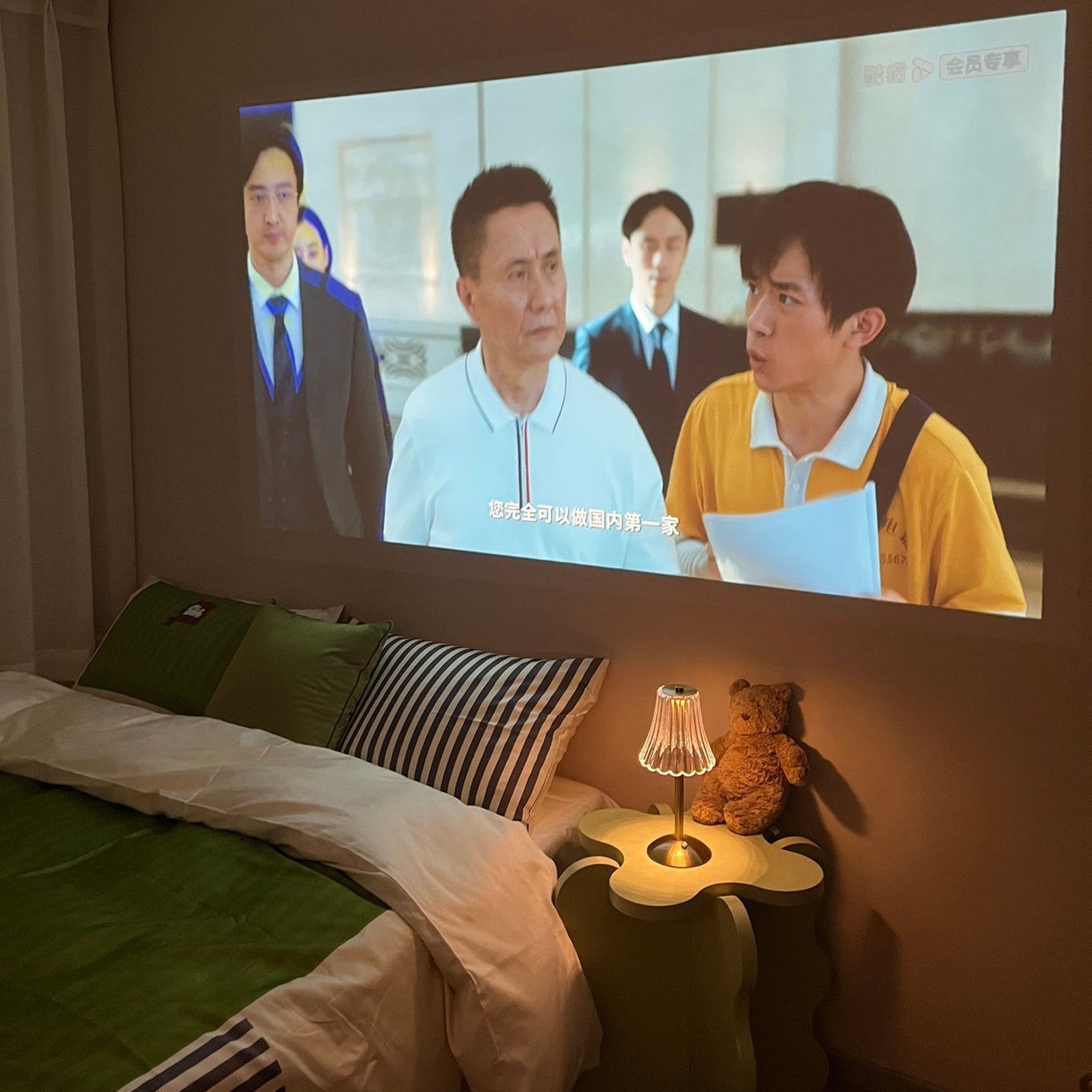 Skorter | RadiantGold – Elegant Portable Table Lamp