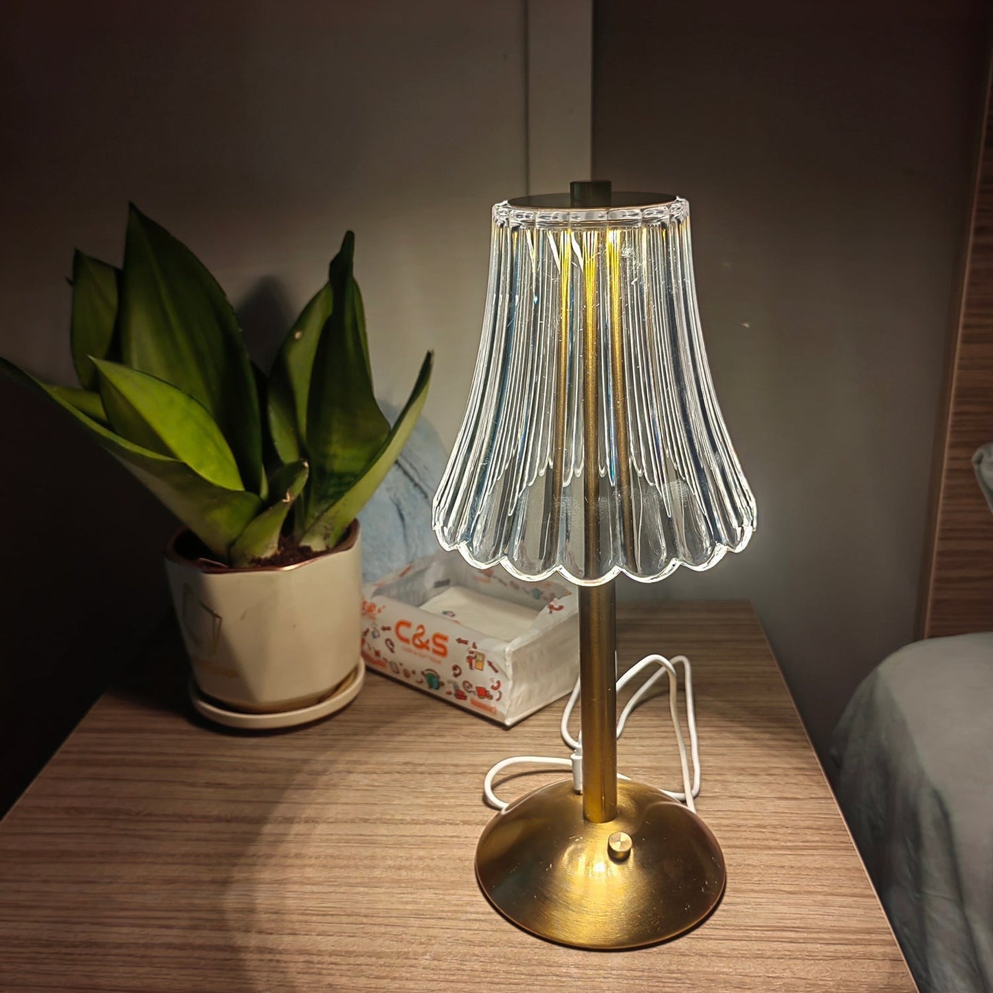 Skorter | RadiantGold – Elegant Portable Table Lamp