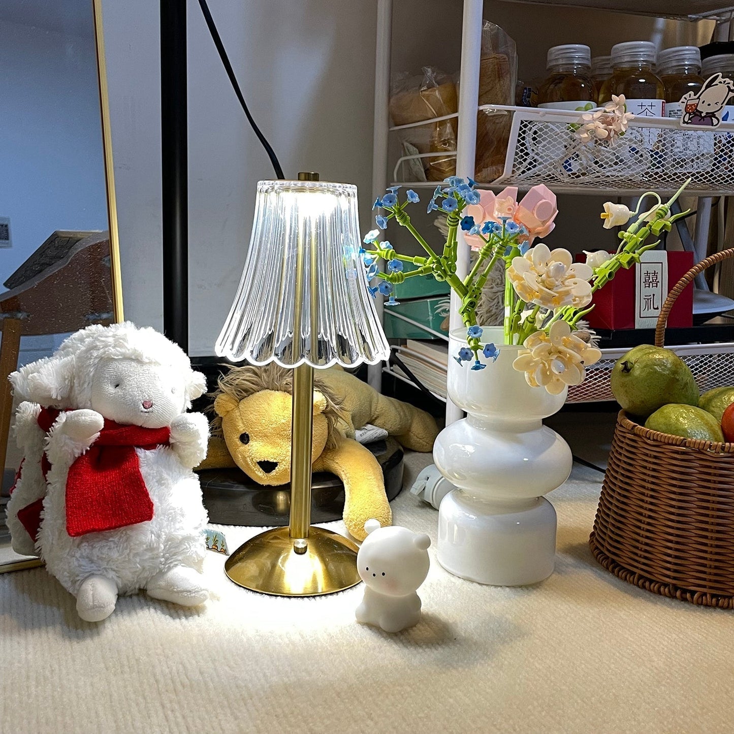 Skorter | RadiantGold – Elegant Portable Table Lamp