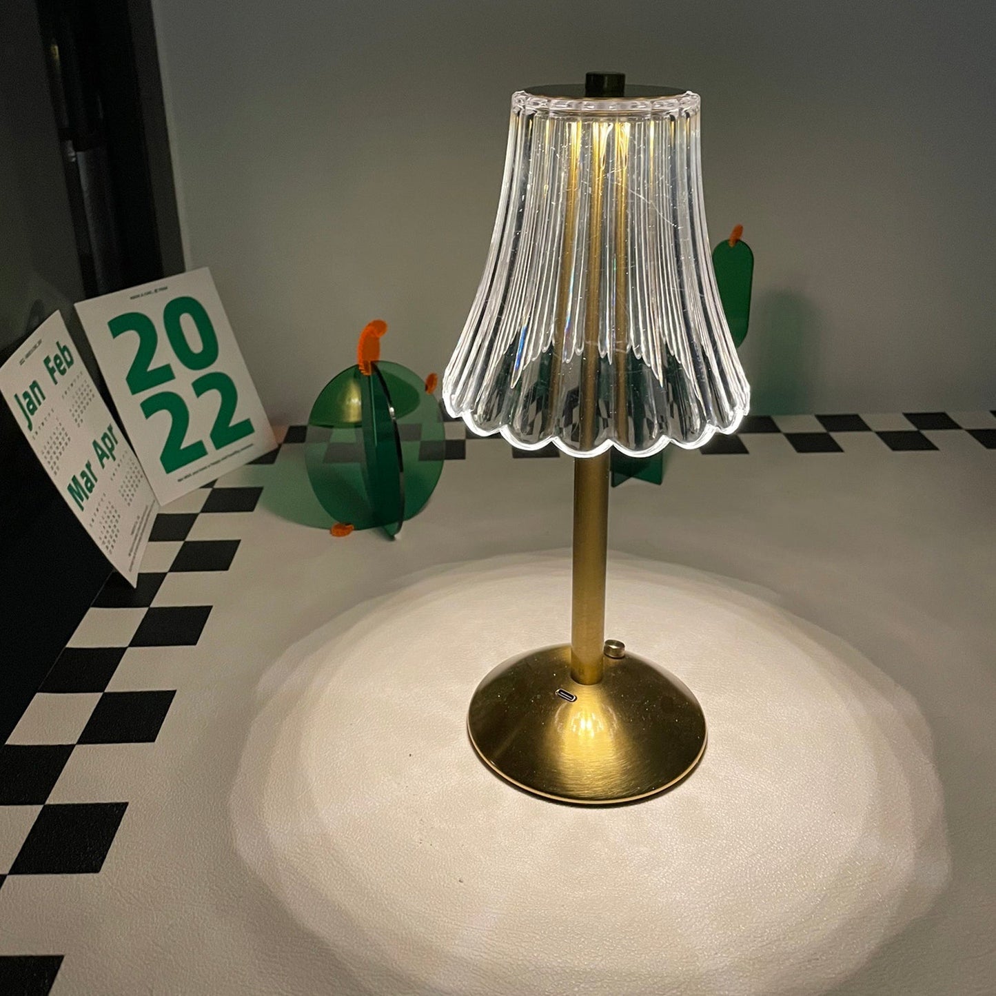 Skorter | RadiantGold – Elegant Portable Table Lamp