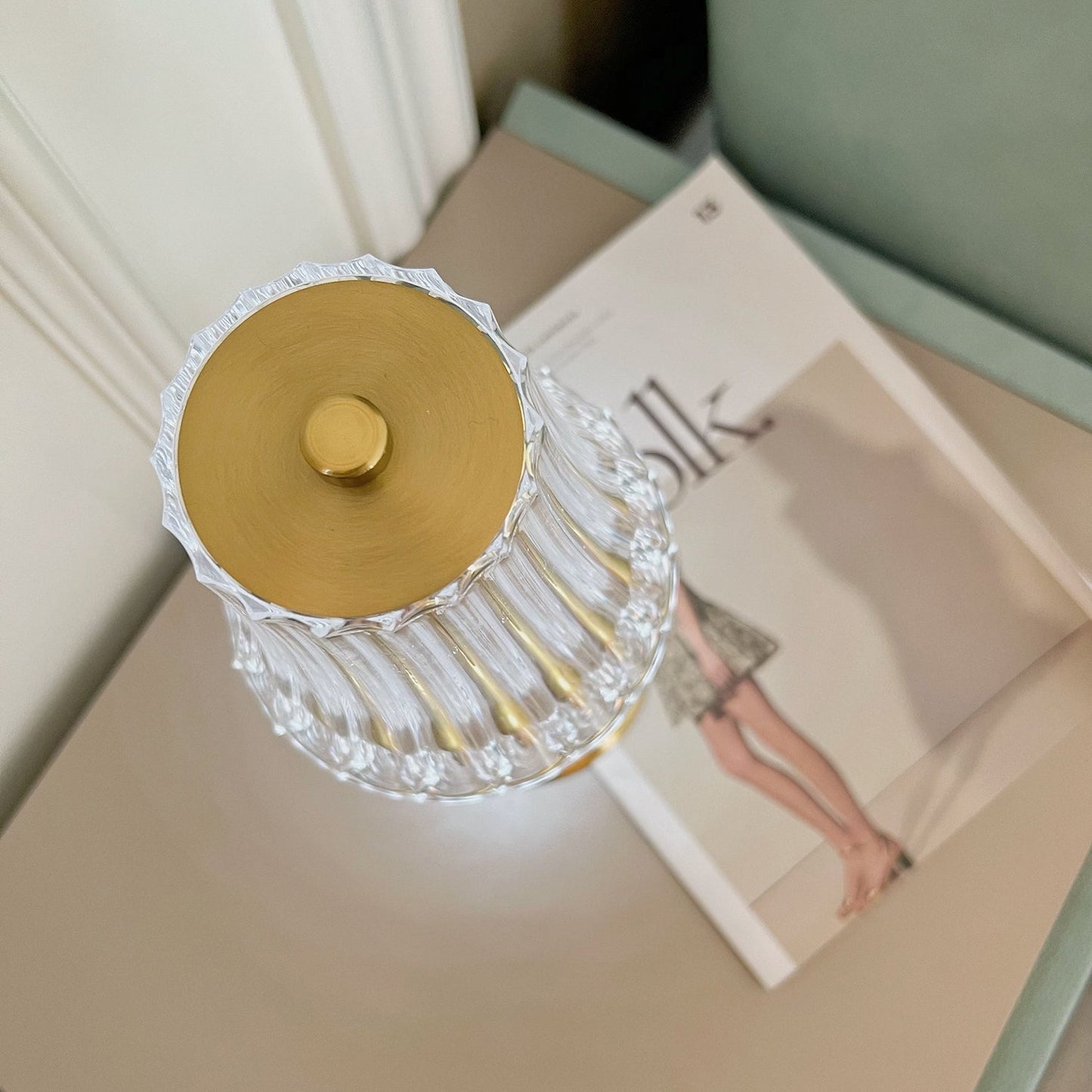 Skorter | RadiantGold – Elegant Portable Table Lamp