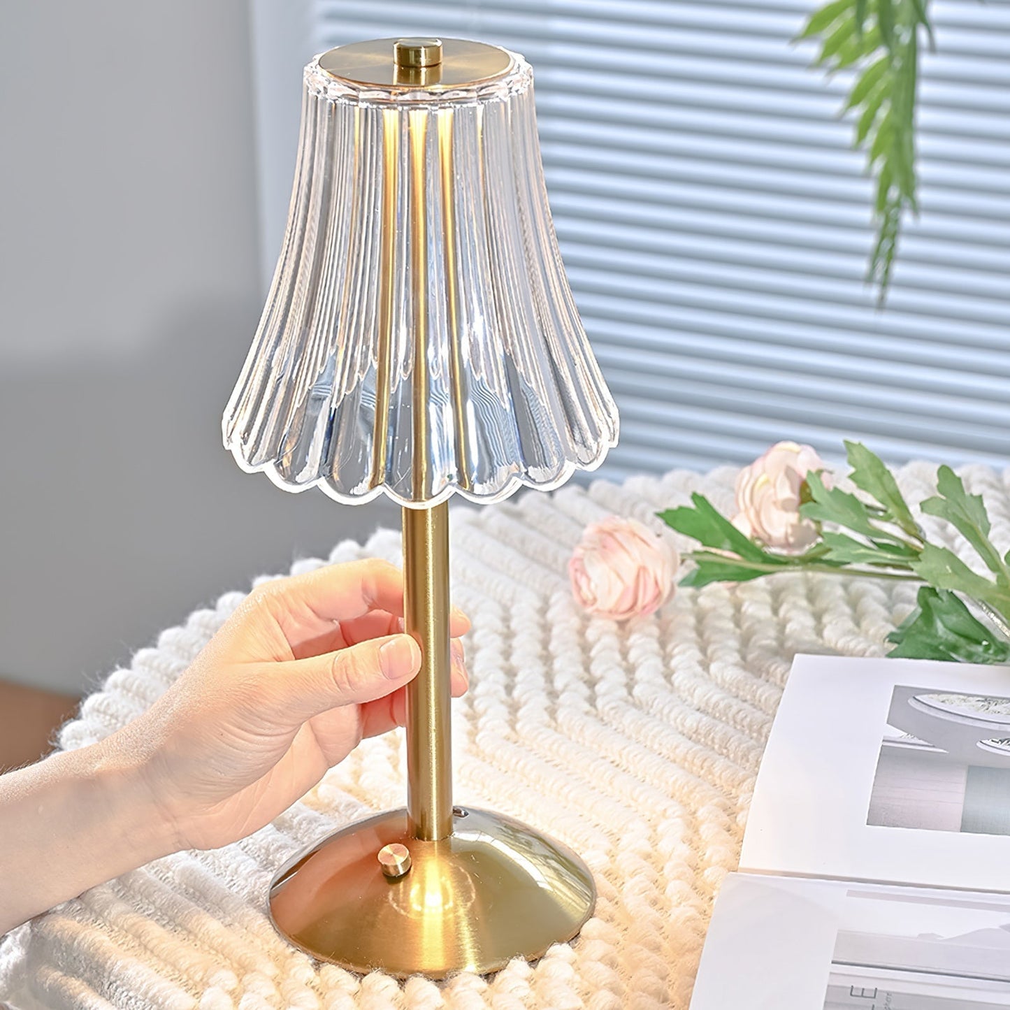 Skorter | RadiantGold – Elegant Portable Table Lamp