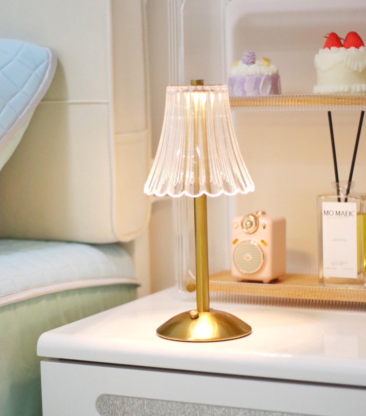 Skorter | RadiantGold – Elegant Portable Table Lamp