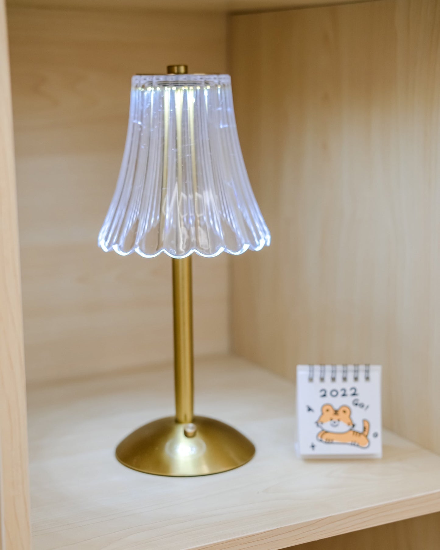 Skorter | RadiantGold – Elegant Portable Table Lamp