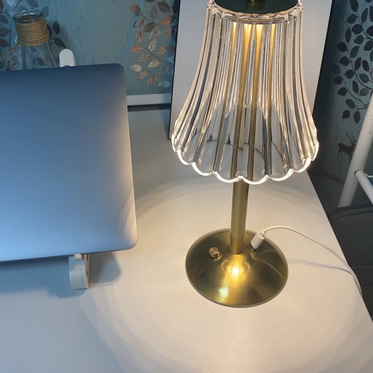 Skorter | RadiantGold – Elegant Portable Table Lamp