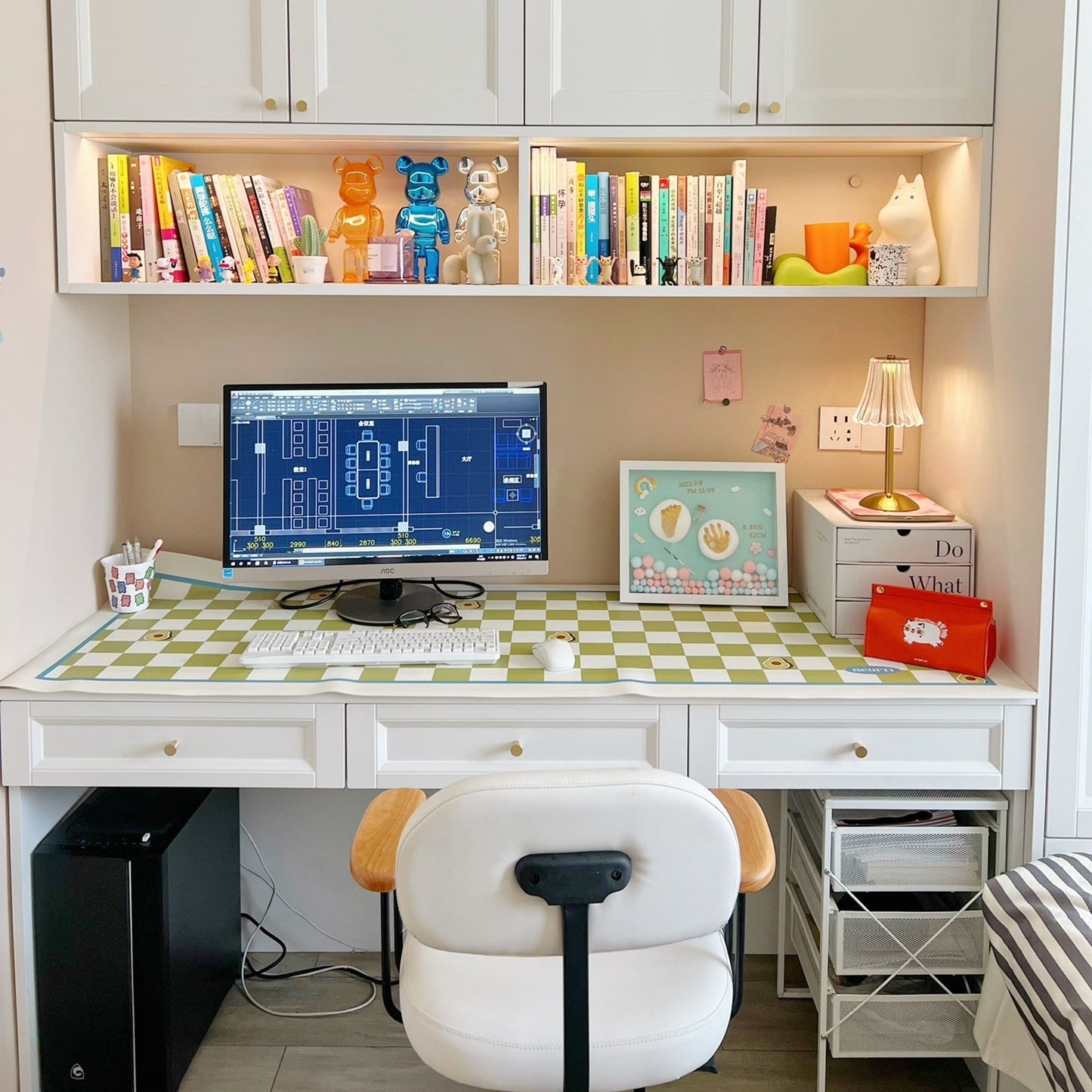 Skorter | RadiantGold – Elegant Portable Table Lamp