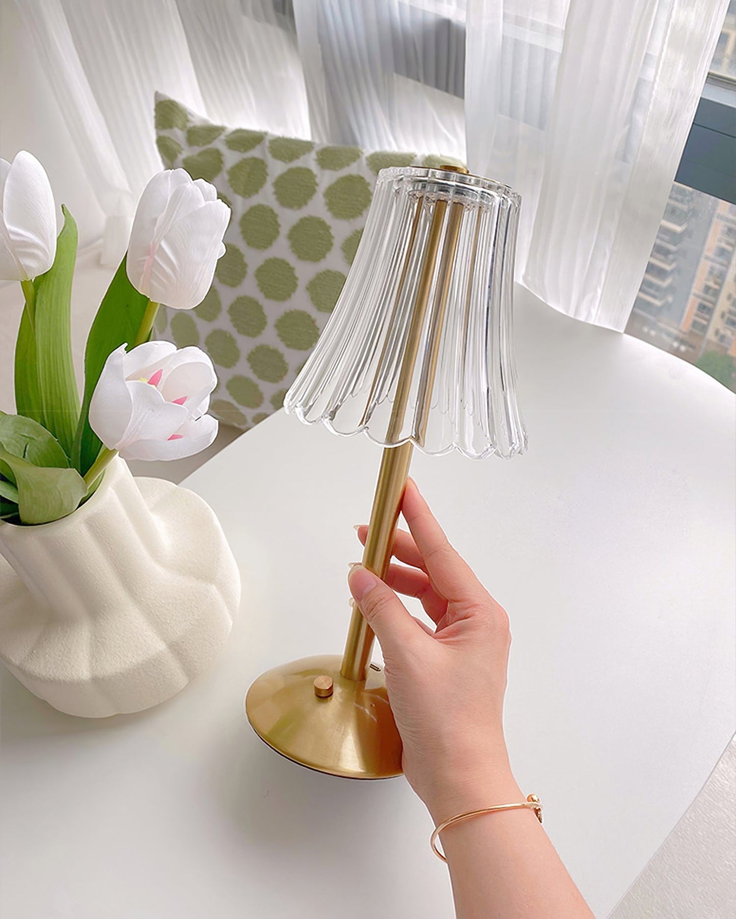 Skorter | RadiantGold – Elegant Portable Table Lamp