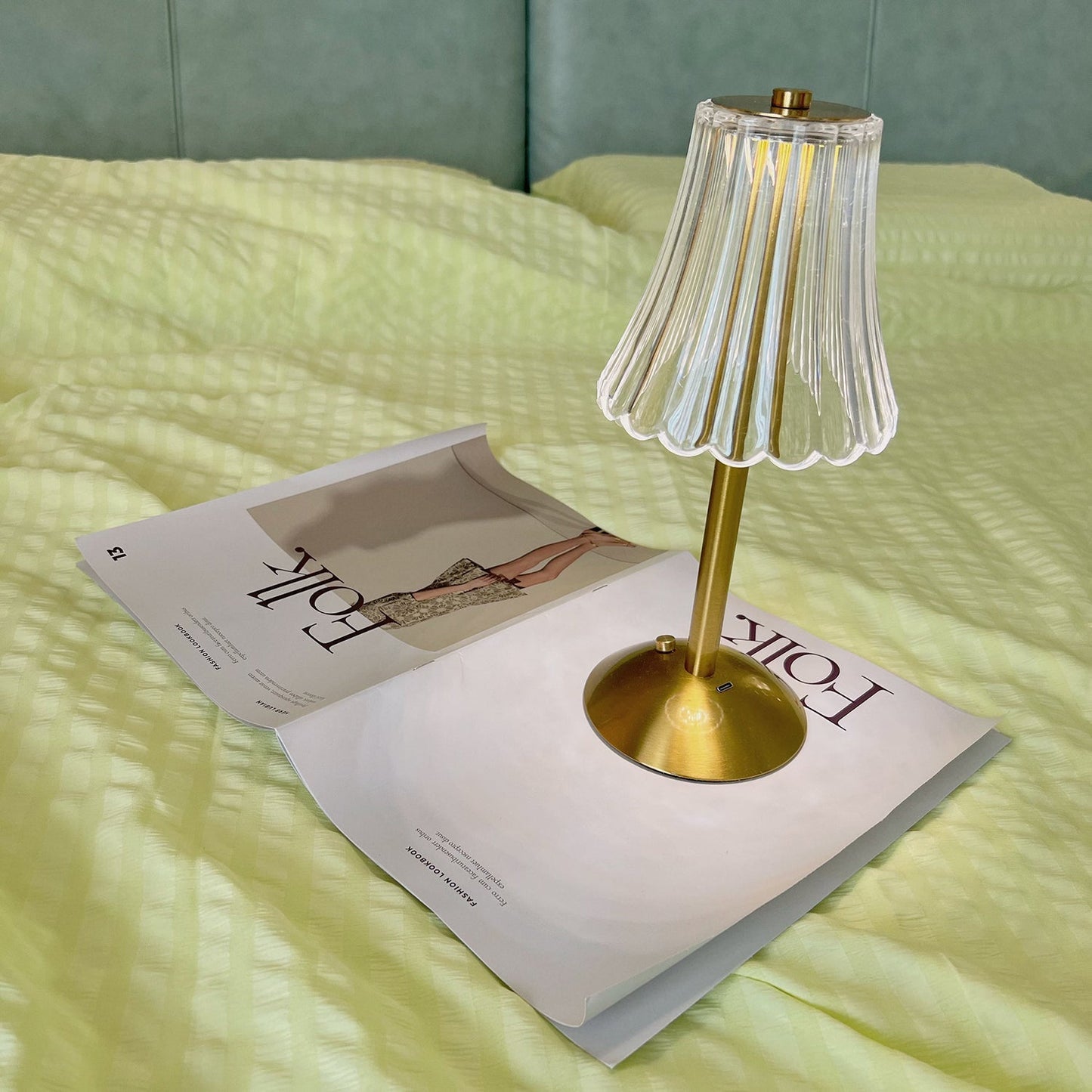Skorter | RadiantGold – Elegant Portable Table Lamp