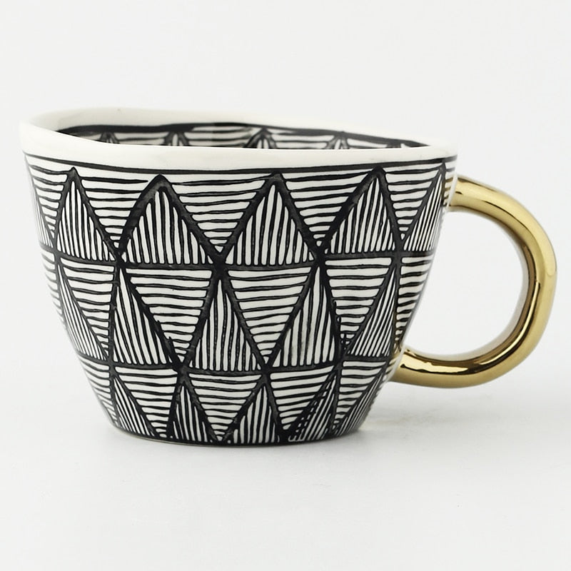 Skorter | Cup with abstract geometric pattern and gold handle