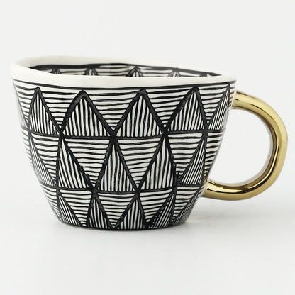 Skorter | Cup with abstract geometric pattern and gold handle