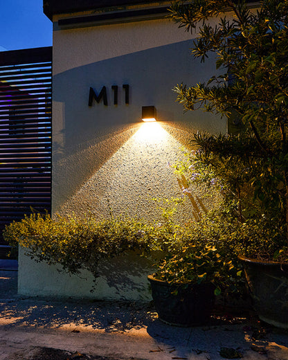 Skorter | GlowBeam – Elegant Outdoor Wall Lamp for Mood Lighting