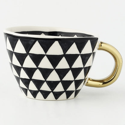 Skorter | Cup with abstract geometric pattern and gold handle