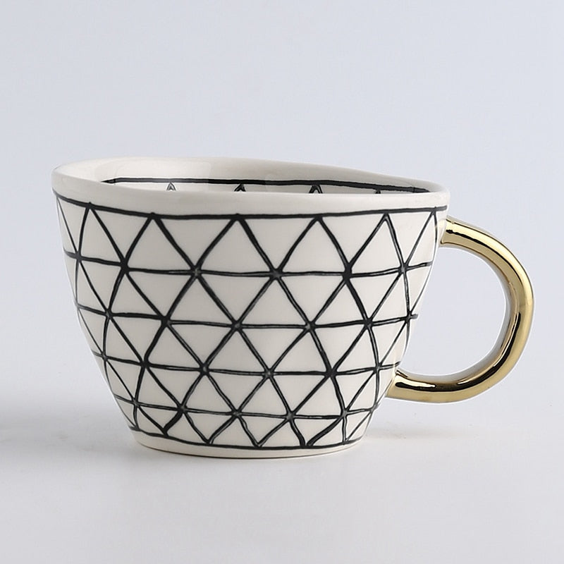 Skorter | Cup with abstract geometric pattern and gold handle