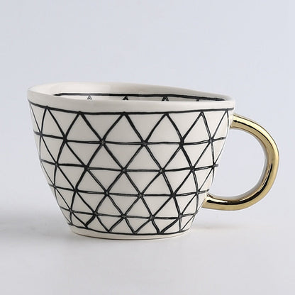 Skorter | Cup with abstract geometric pattern and gold handle