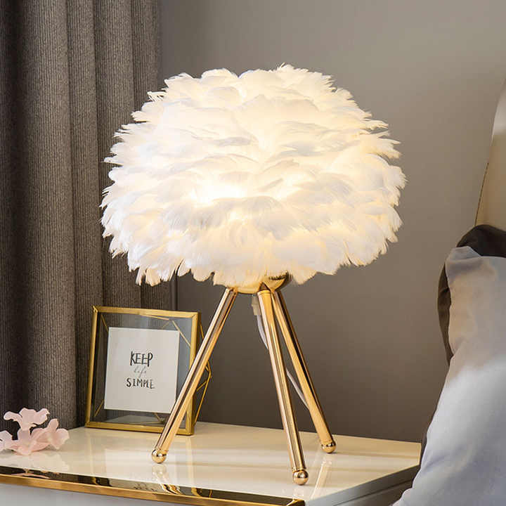 Skorter | Table Lamp - FeatherLux - Dimmable Light - Elegant Feather Design