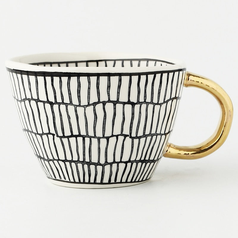 Skorter | Cup with abstract geometric pattern and gold handle