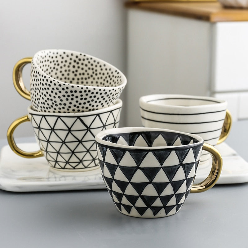 Skorter | Cup with abstract geometric pattern and gold handle