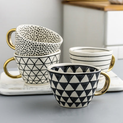 Skorter | Cup with abstract geometric pattern and gold handle