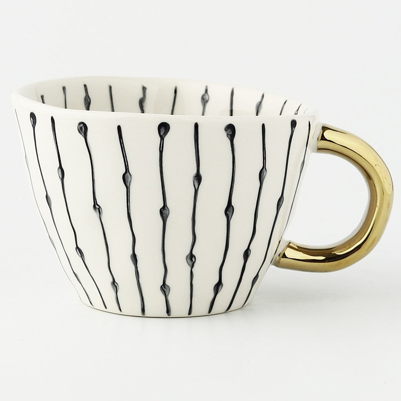 Skorter | Cup with abstract geometric pattern and gold handle