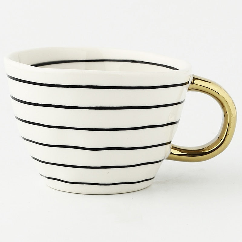 Skorter | Cup with abstract geometric pattern and gold handle