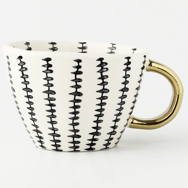 Skorter | Cup with abstract geometric pattern and gold handle