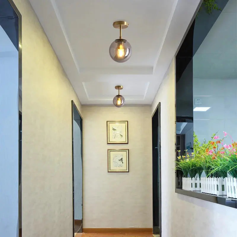 Skorter | Elegant ball ceiling lamp with LED bulb for your chic space